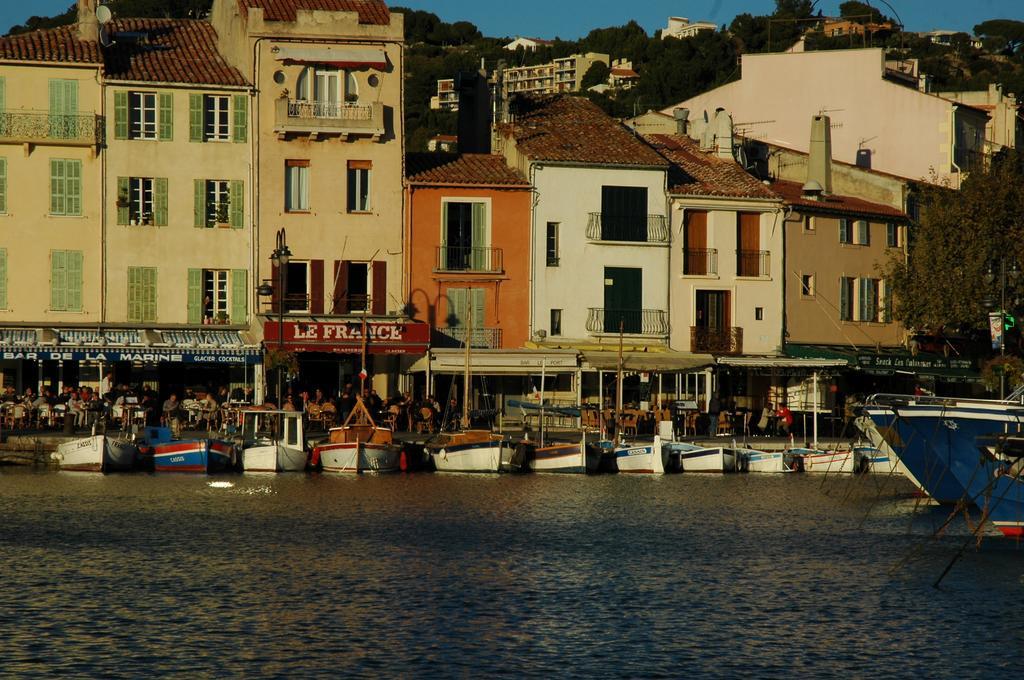 Hotel Mirabeau - Chambre Meublée Cassis Exterior foto